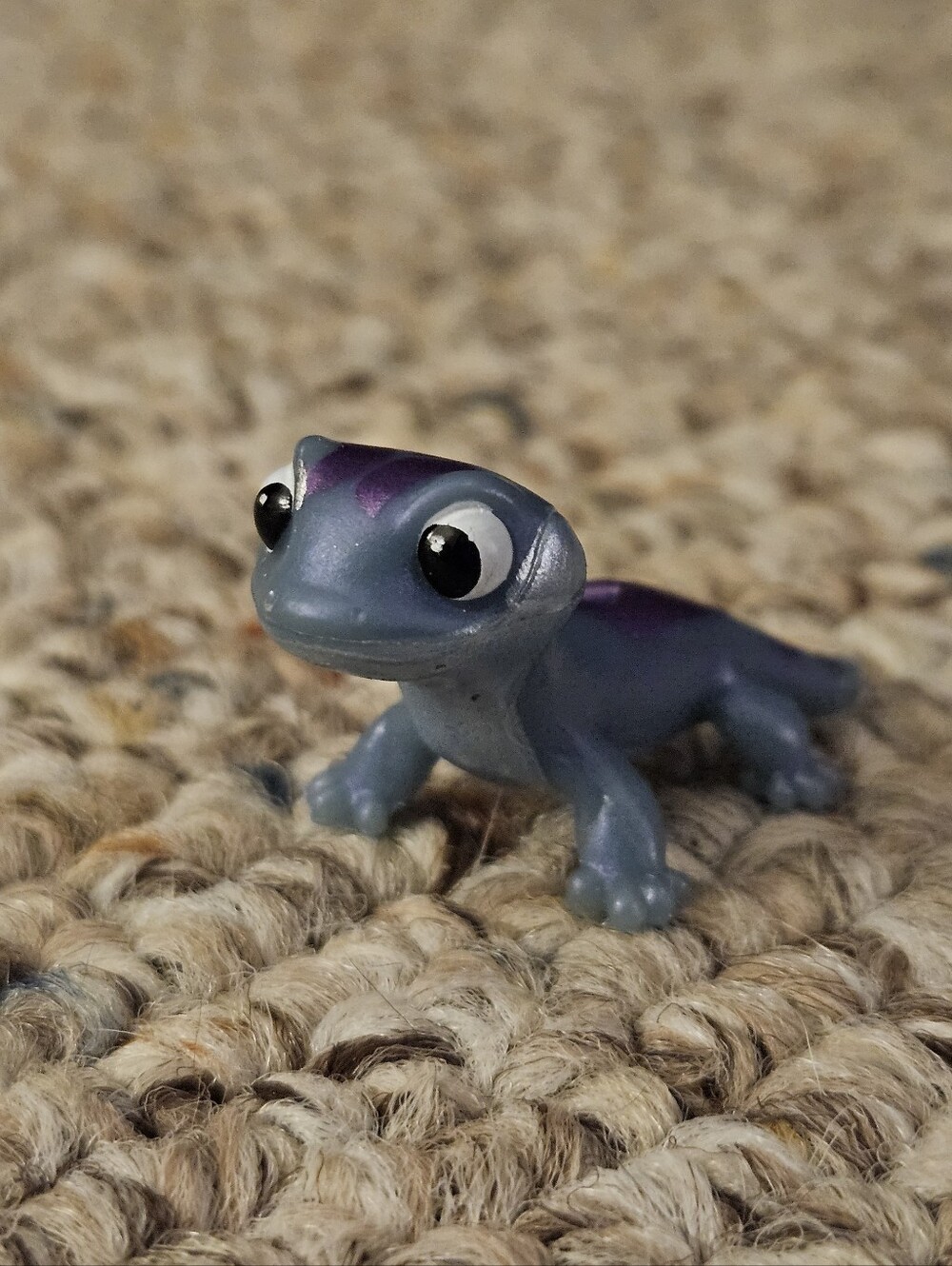 Disney Frozen Bruni Salamander Figure